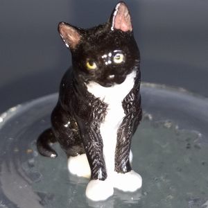 1" porcelain cat figurine A21